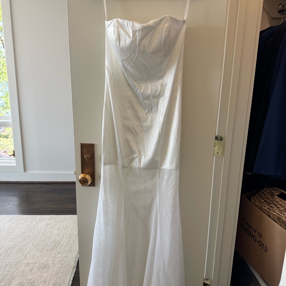 Elegant White Strapless Dress
